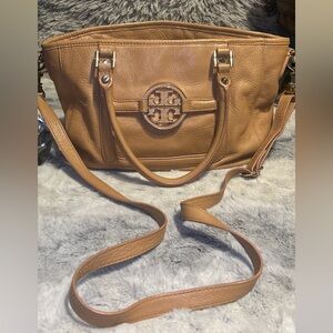 Tory Burch Amanda Classic Hobo Bag  (Camel Pebbled Leather)